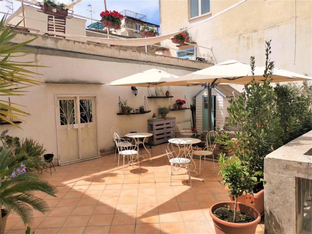 Palazzo Della Loggia B&B Наполи Екстериор снимка