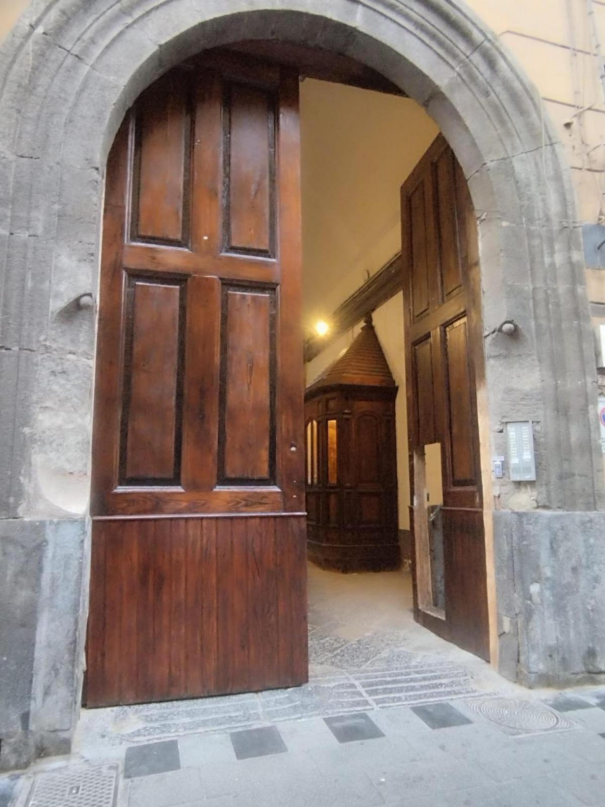 Palazzo Della Loggia B&B Наполи Екстериор снимка