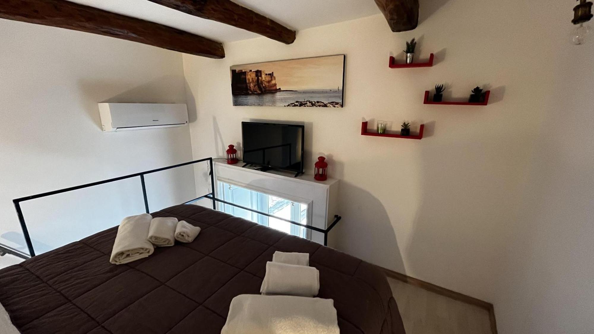 Palazzo Della Loggia B&B Наполи Екстериор снимка