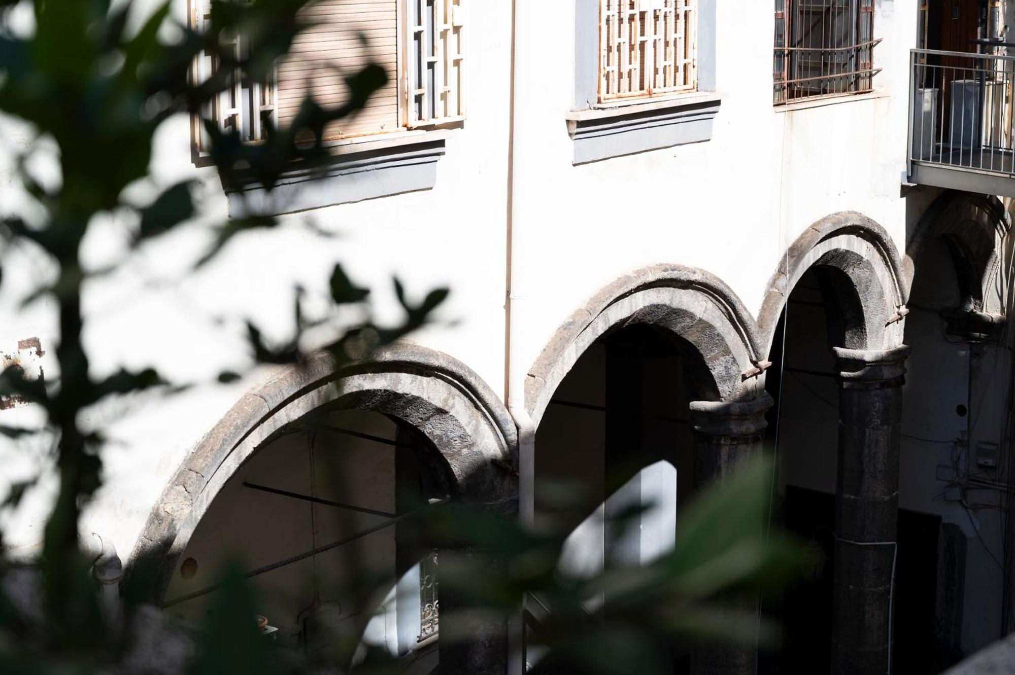 Palazzo Della Loggia B&B Наполи Екстериор снимка