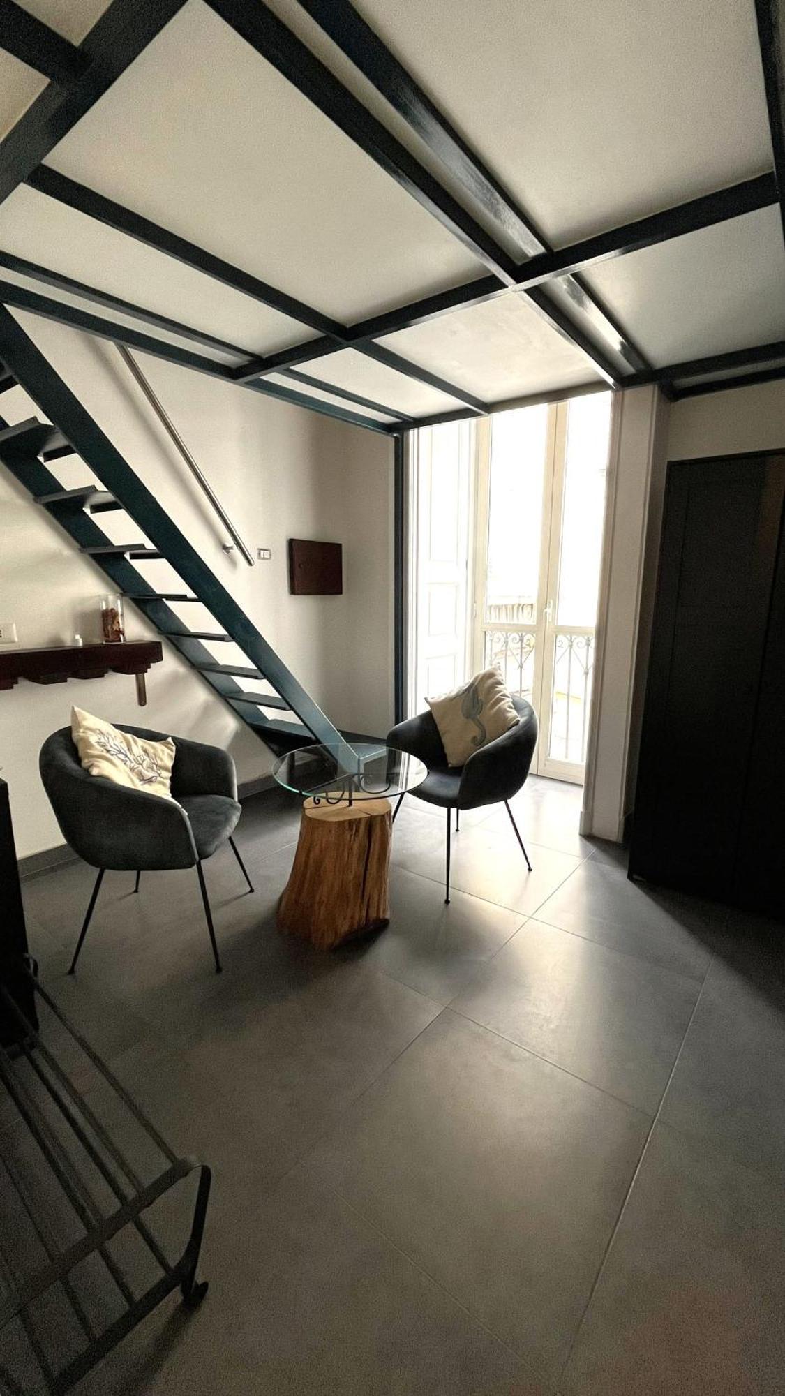 Palazzo Della Loggia B&B Наполи Екстериор снимка